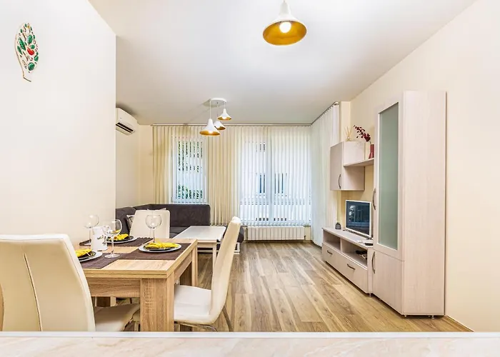 Stylish 2Bd Apartment With A Nice Cozy Terrace By Flat Mаnager